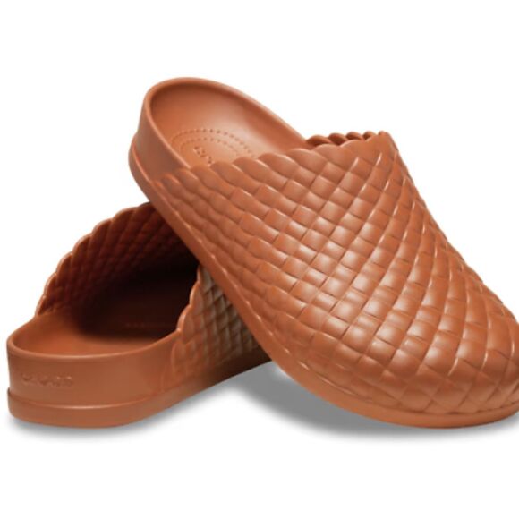 CROCS Shoes - NEW  women’s Crocs Dylan Woven Clog Slipper lounge shoe slip on, W6 $68